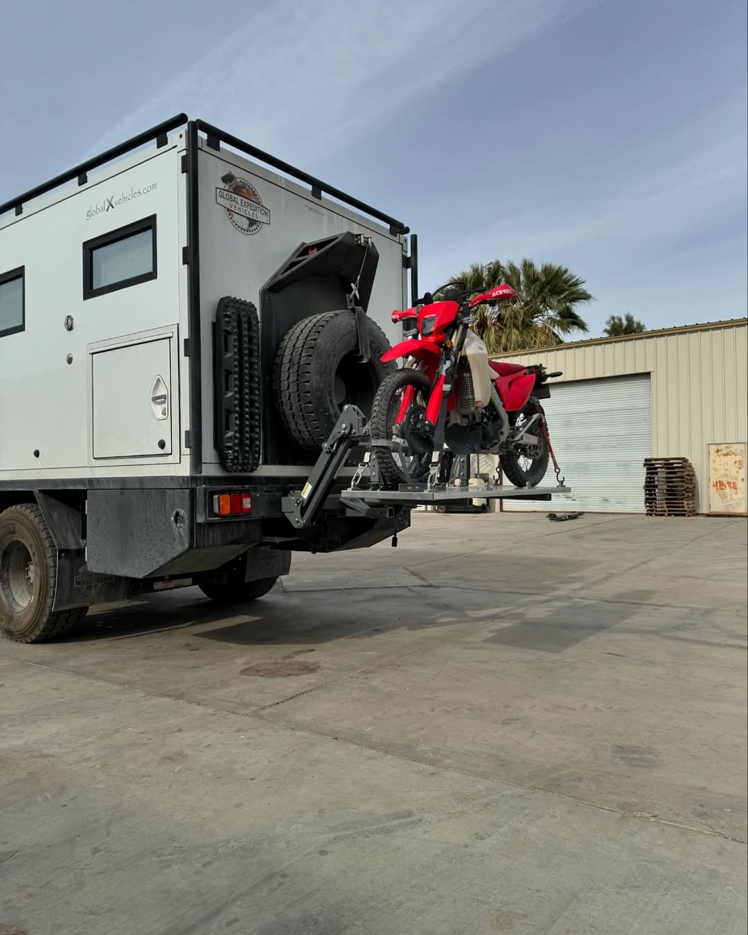 5418DL Hydralift Overland Vehicle lift for overland vehicles