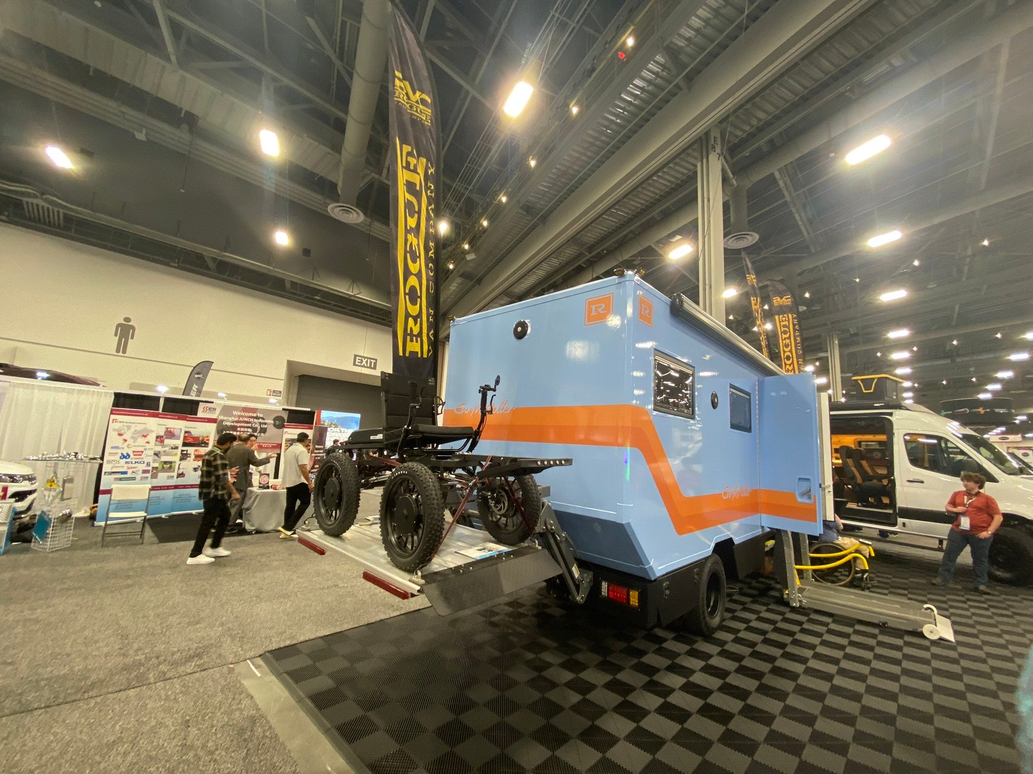 5418DL Hydralift Overland Vehicle lift for overland vehicles